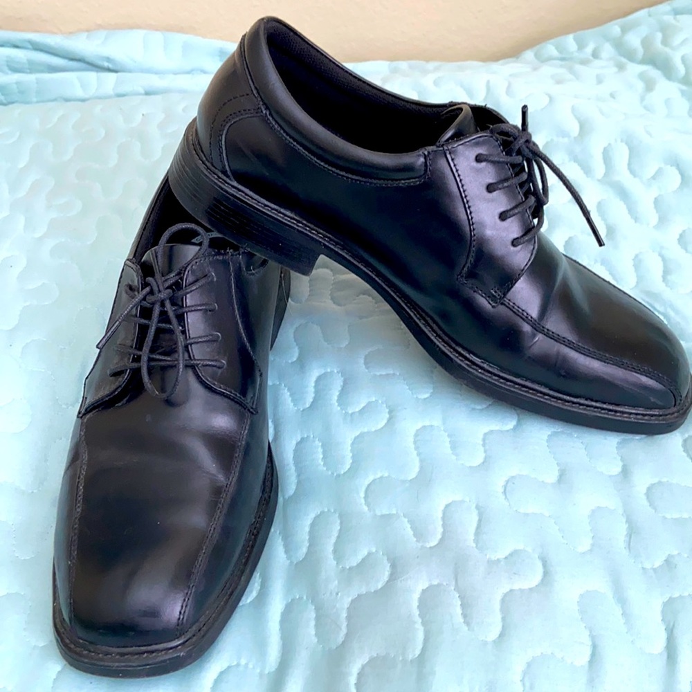 Dress shoe